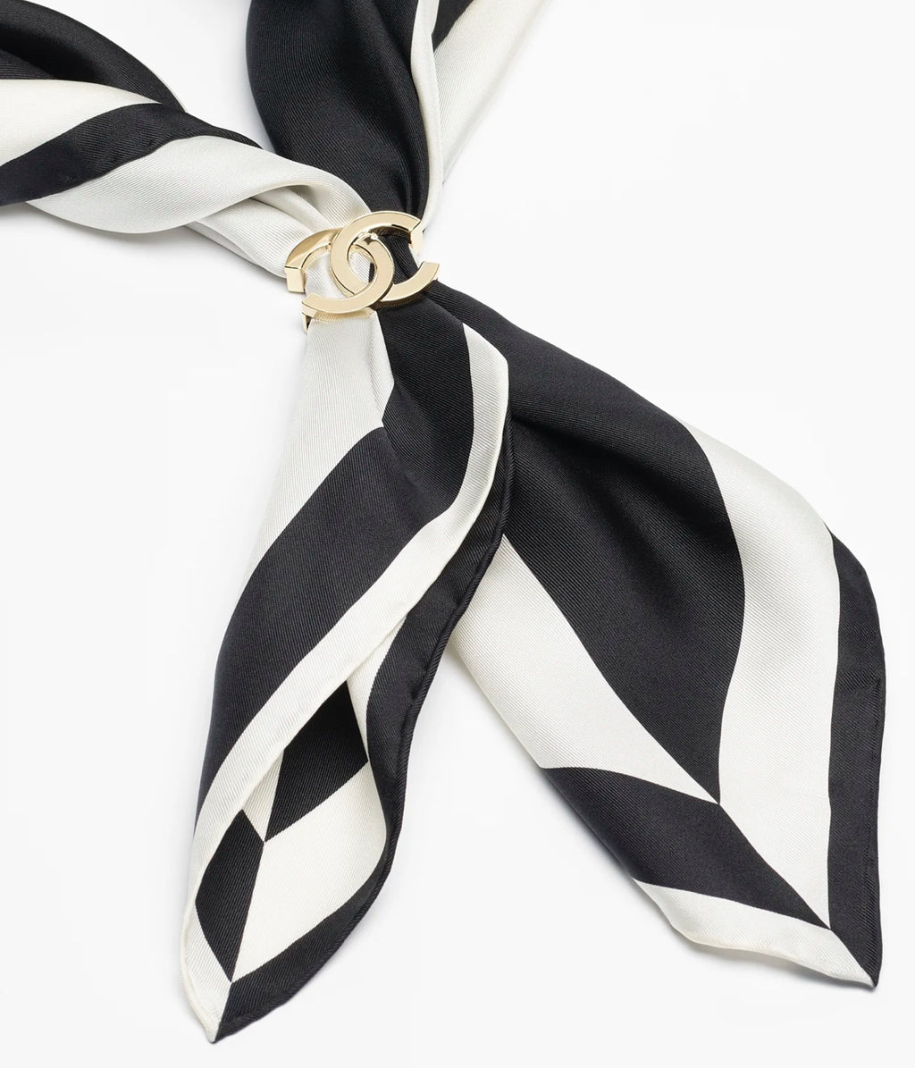 Winniemodo,Winniemodony,Chanel AAC060,Chanel logo ring,Chanel ring sale,Chanel ring discount,chanel scarf Ring on sale,