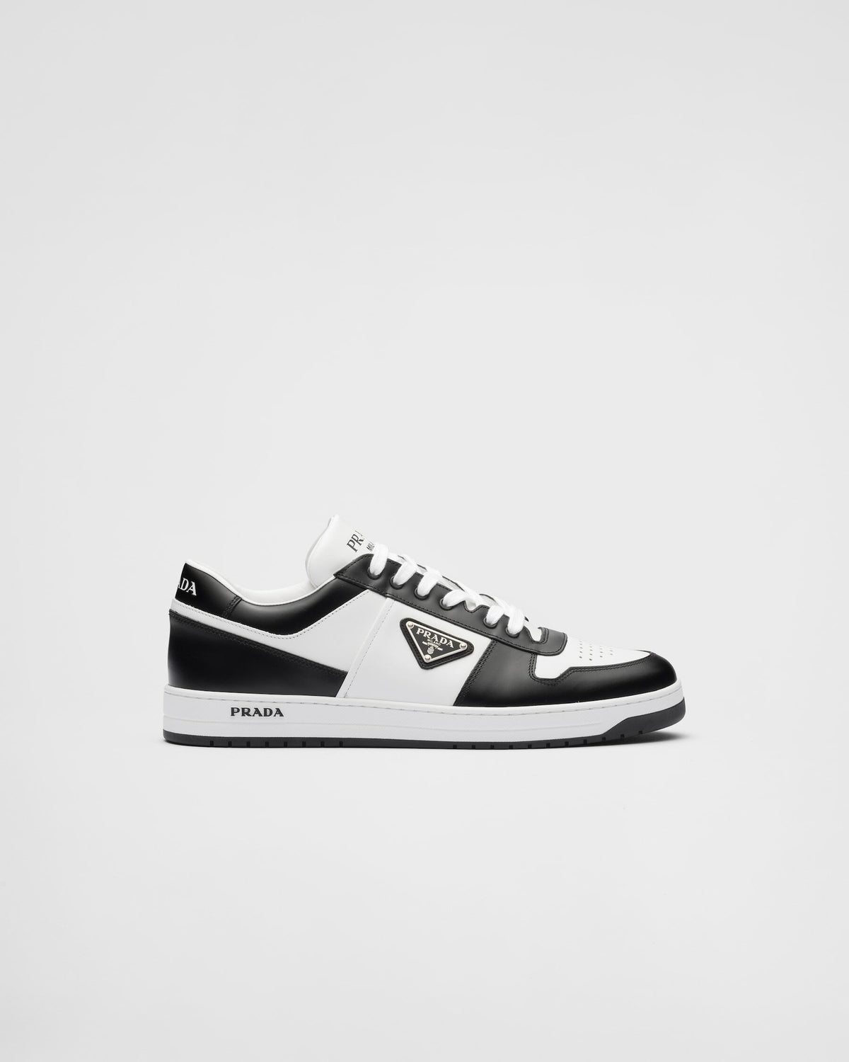Prada 2EE364,Winniemodo,Winnie modo,Prada downtown leather sneakers,Prada sneakers black and white,Prada sneaker mens,Prada s