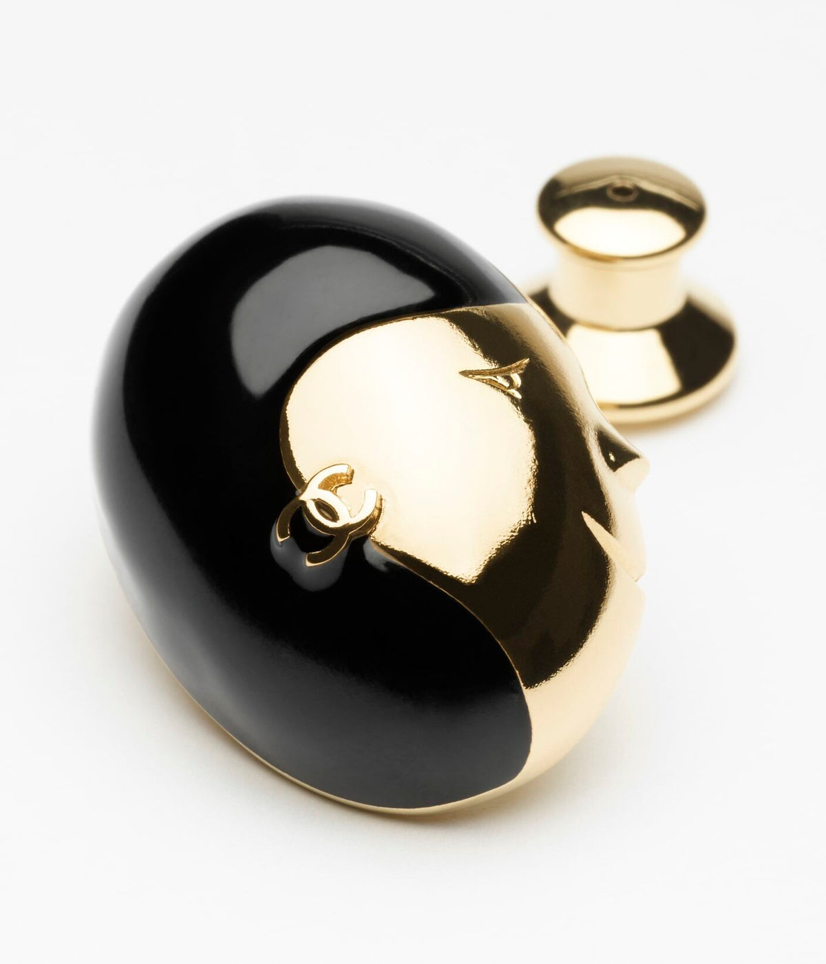 Winniemodo,Winniemodony,Chanel brooch,Chanel ABH756,Chanel resin brooch,Chanel gold brooch,Chanel brooch sale,Chanel brooch d