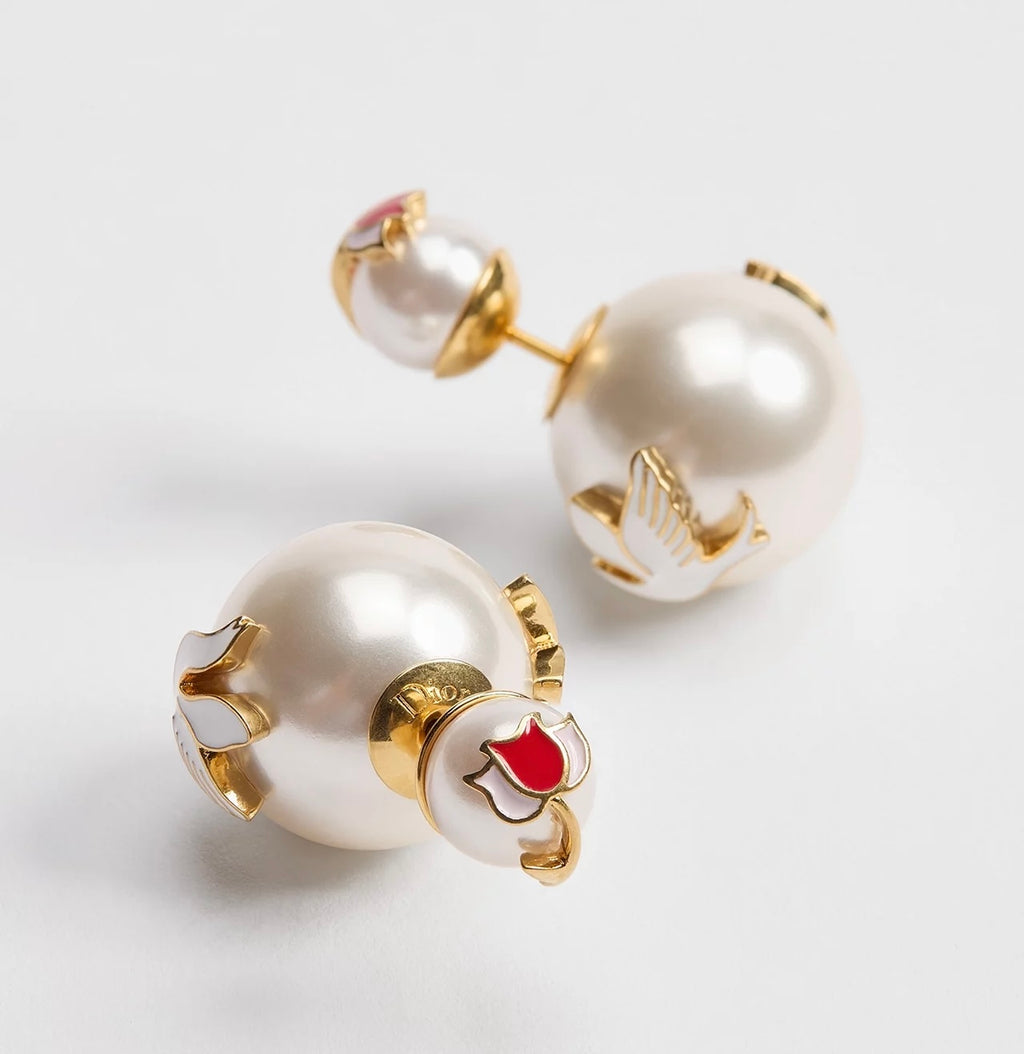 Winniemodo,Winniemodony,Dior E4464WOMLQ,Dior dioramour tribales earrings sale,Dior pearl earrings,Dior pearl studs,Dior earri