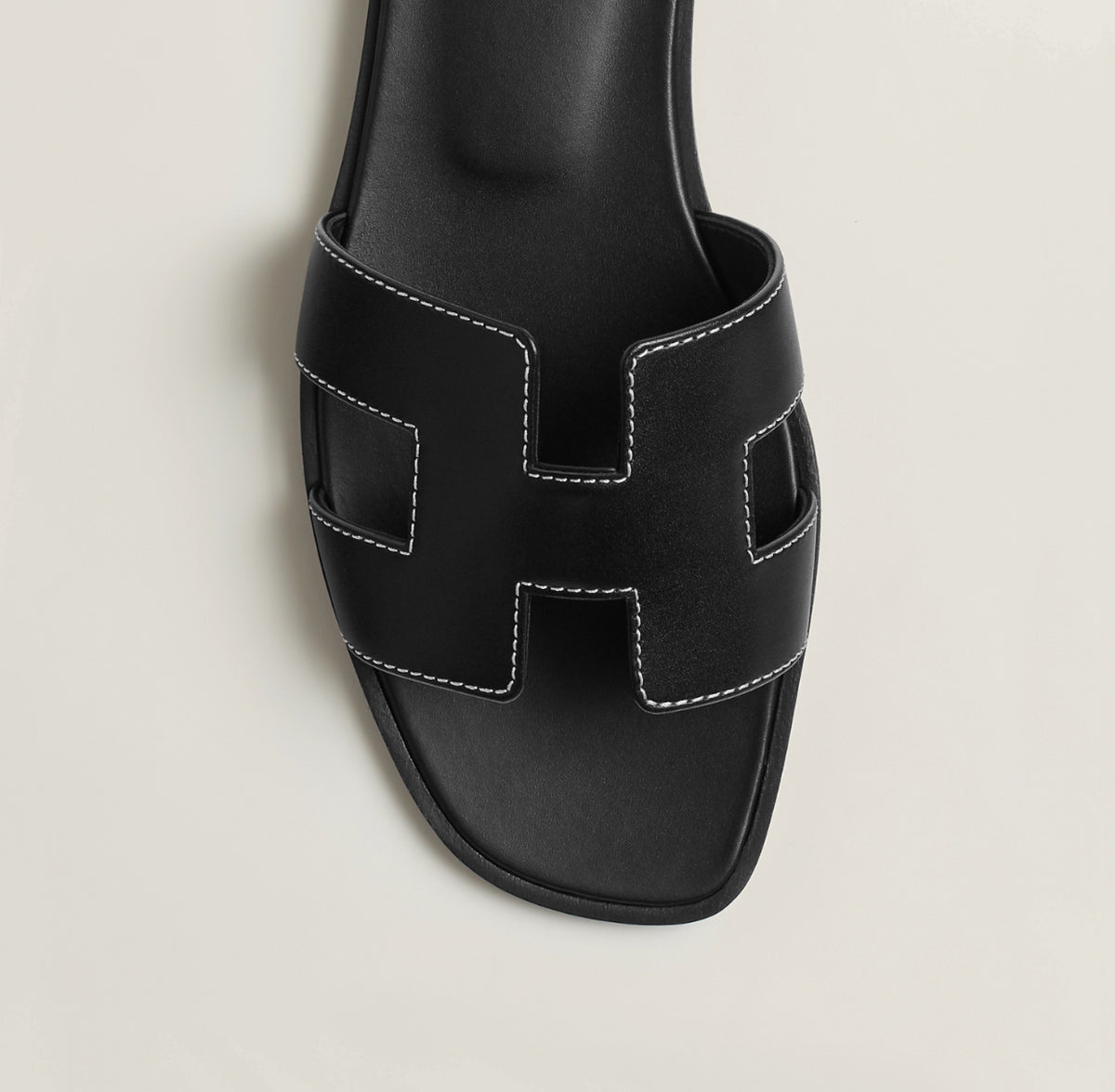 Winniemodo,Winnie modo,Hermes SM021056Z,Hermes Oran sandal,Hermes Oran noir,Hermes sandals women,Hermes sandals sale,Hermes s