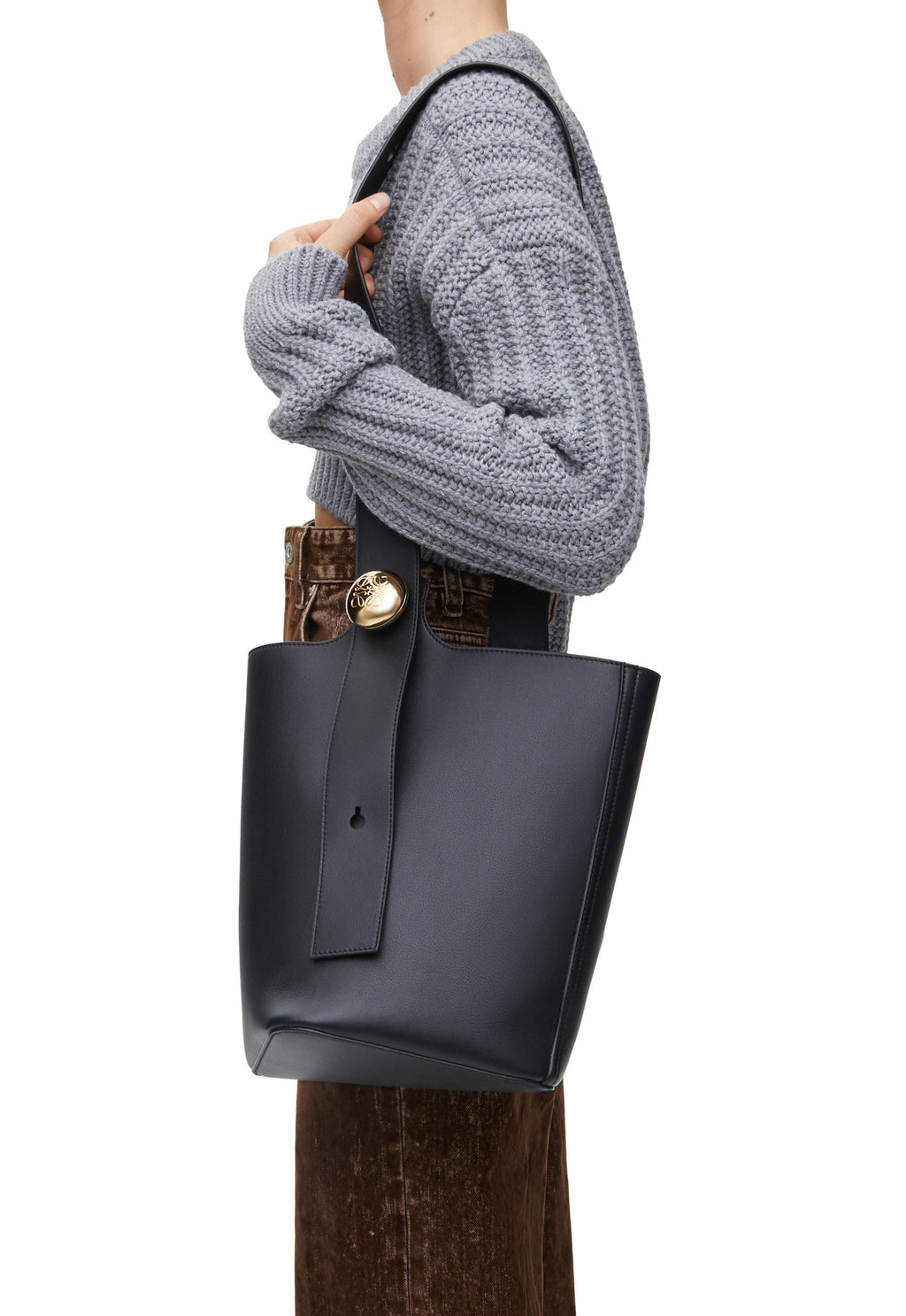 LOEWE bag,loewe ,loewe bag on sale,loewe bag online shop,loewe bag outlet,loewe ,Loewe medium pebble bucket bag in mellow cal