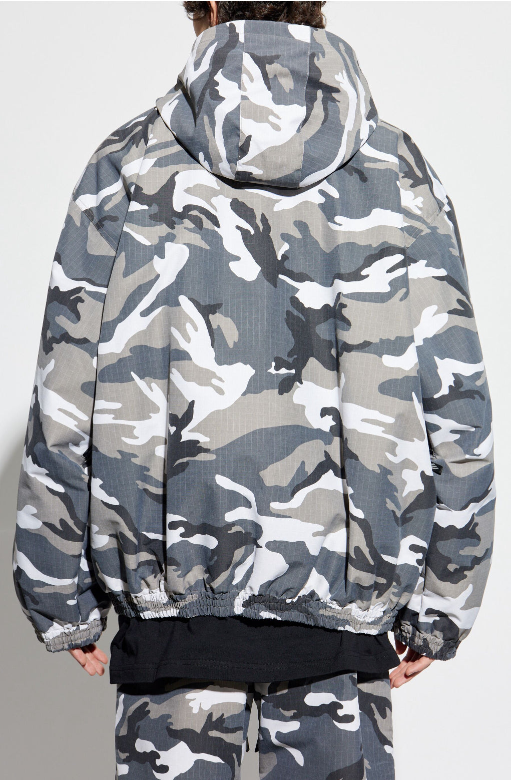 Balenciaga 813160TRL08,Balenciaga ski jacket,Balenciaga camo  jacket,Balenciaga jacket authenticity,Balenciaga ski jacket on