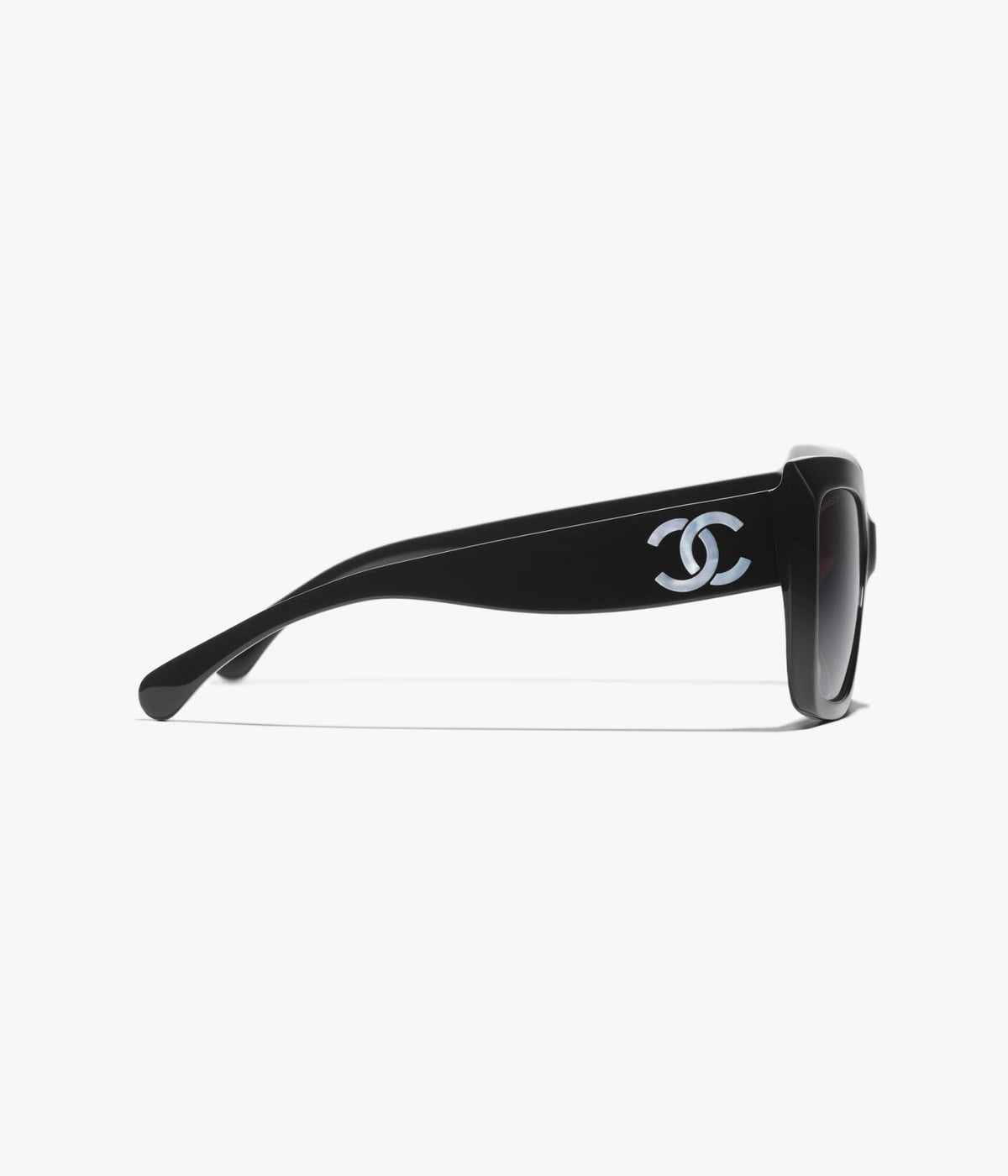 Winniemodo,Winniemodony,Chanel A71767,Chanel butterfly sunglasses,Chanel butterfly sunglasses black,Chanel sunglasses black s