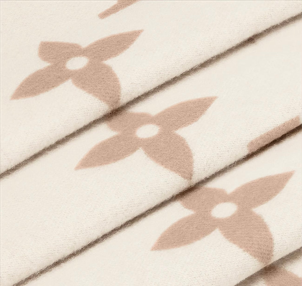 Winniemodo,Winniemodony,Louis Vuitton M78123,LV M78123,Louis Vuitton Reykjavik scarf beige,LV Reykjavik scarf sale,Louis Vuit