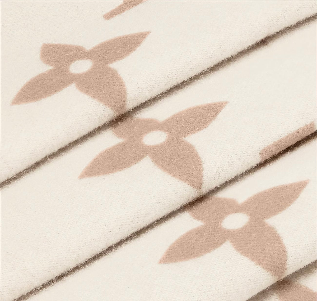 Winniemodo,Winniemodony,Louis Vuitton M78123,LV M78123,Louis Vuitton Reykjavik scarf beige,LV Reykjavik scarf sale,Louis Vuit