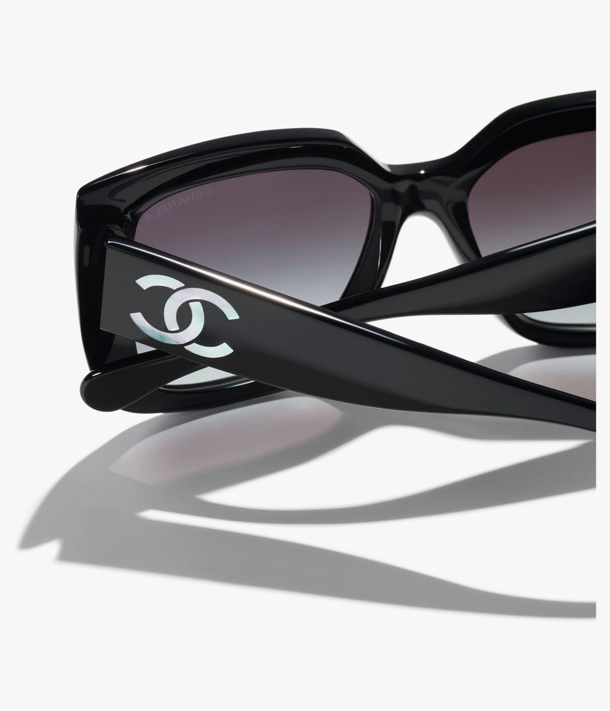Winniemodo,Winniemodony,Chanel A71767,Chanel butterfly sunglasses,Chanel butterfly sunglasses black,Chanel sunglasses black s