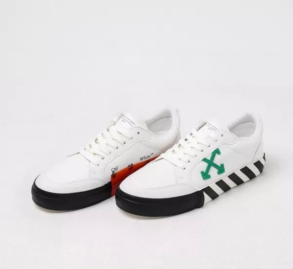 Winniemodo,Winnie modo,Off white OMIA085F22FAB0010155,Off White low vulcanized canvas sneaker,Off white canvas sneaker,Off wh