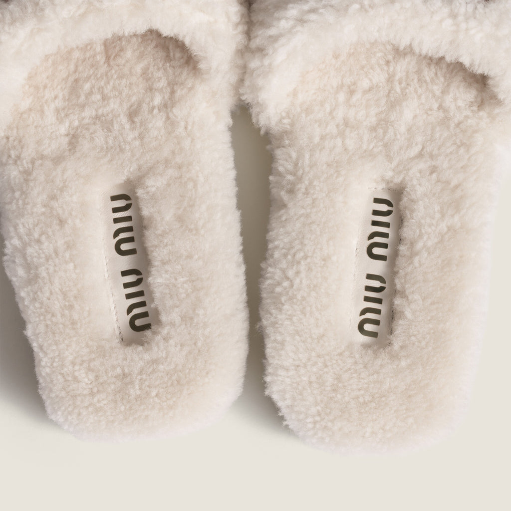 Winniemodo,Winnie modo,MIU MIU 5XX664,MIU MIU shearling slippers,Miu Miu shearling slides,MIU MIU slippers fur,MIU MIU slippe