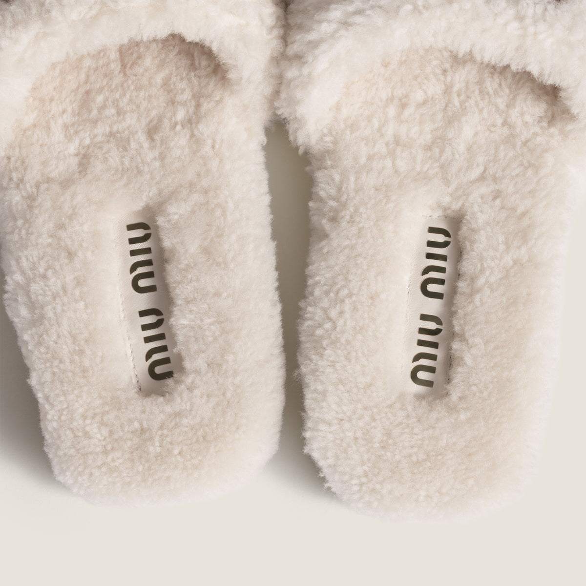 Winniemodo,Winnie modo,MIU MIU 5XX664,MIU MIU shearling slippers,Miu Miu shearling slides,MIU MIU slippers fur,MIU MIU slippe