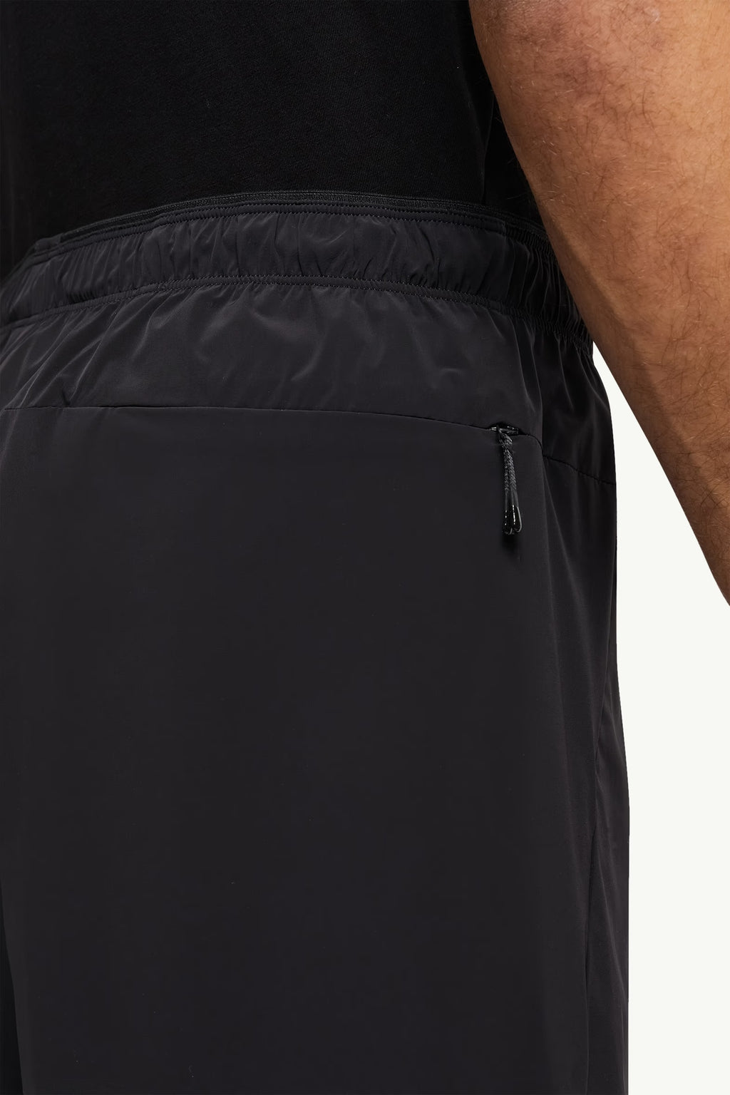 Moncler K10912B0000759865,Moncler logo patch shorts,Moncler black shorts,Moncler black shorts mens,Moncler shorts,Moncler bla