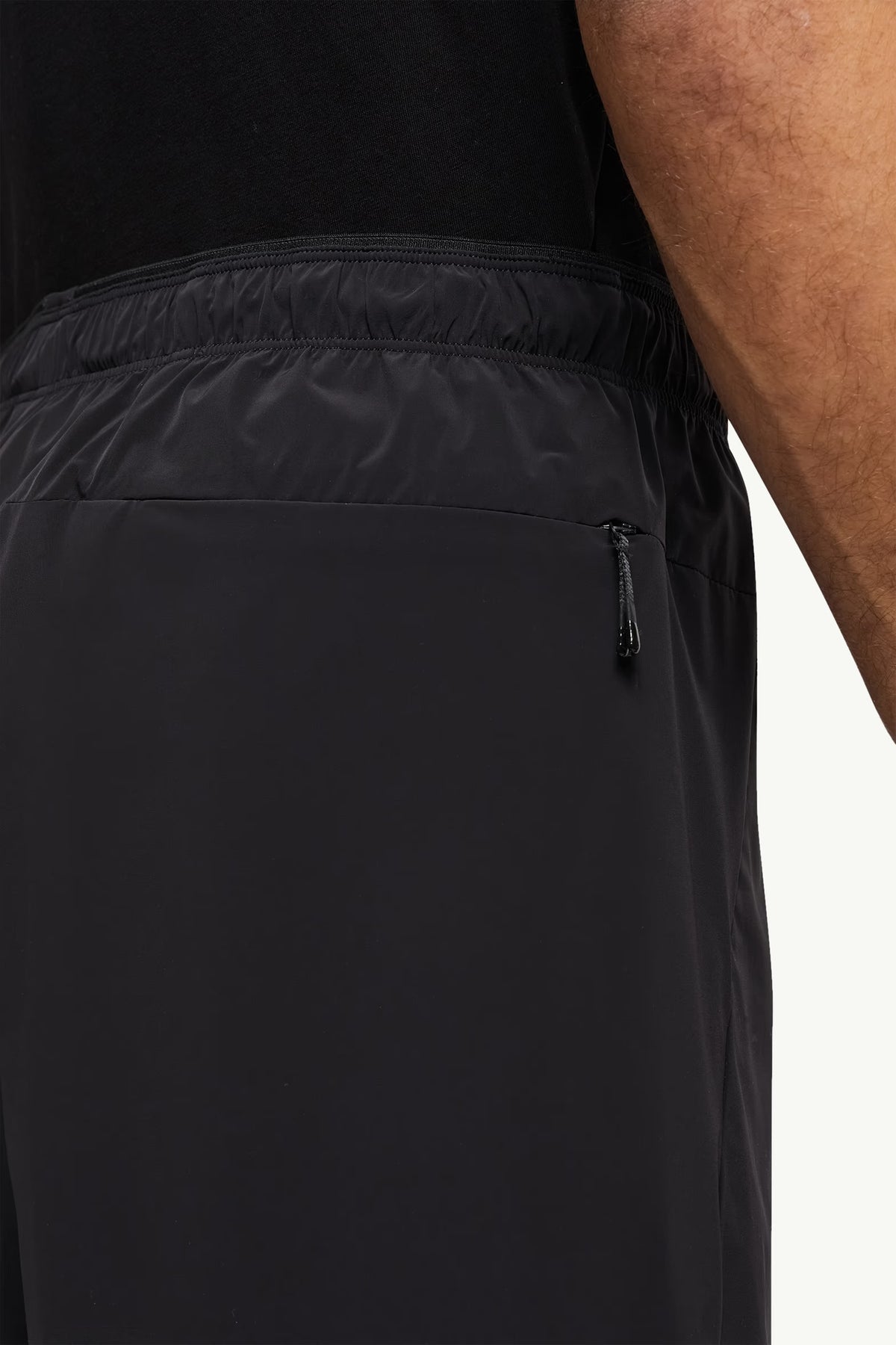 Moncler K10912B0000759865,Moncler logo patch shorts,Moncler black shorts,Moncler black shorts mens,Moncler shorts,Moncler bla