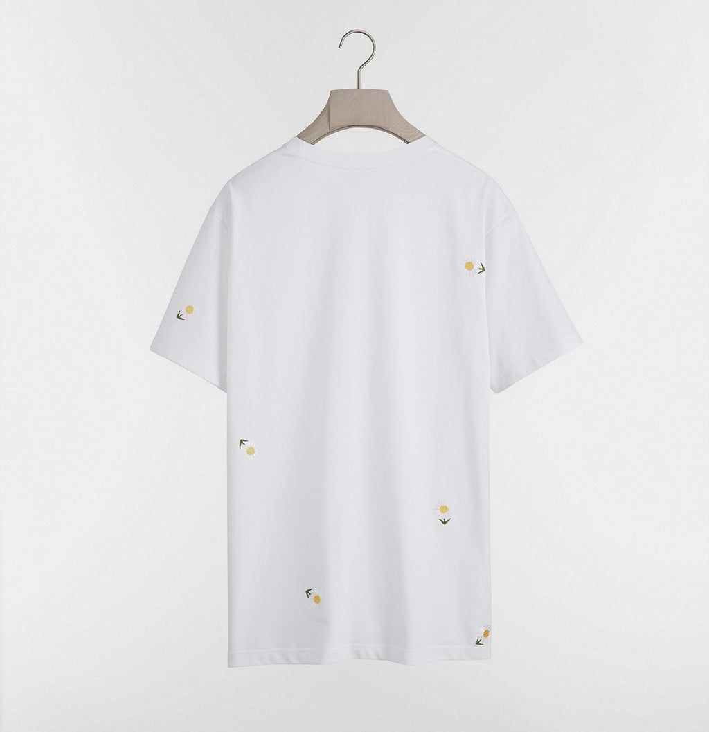 Winniemodo,Winniemodony,Dior 683J627A3036,Dior T-shirt with Daisy embroidery,Dior t-shirt 2026,Dior t-shirt outlet,Dior t-shi