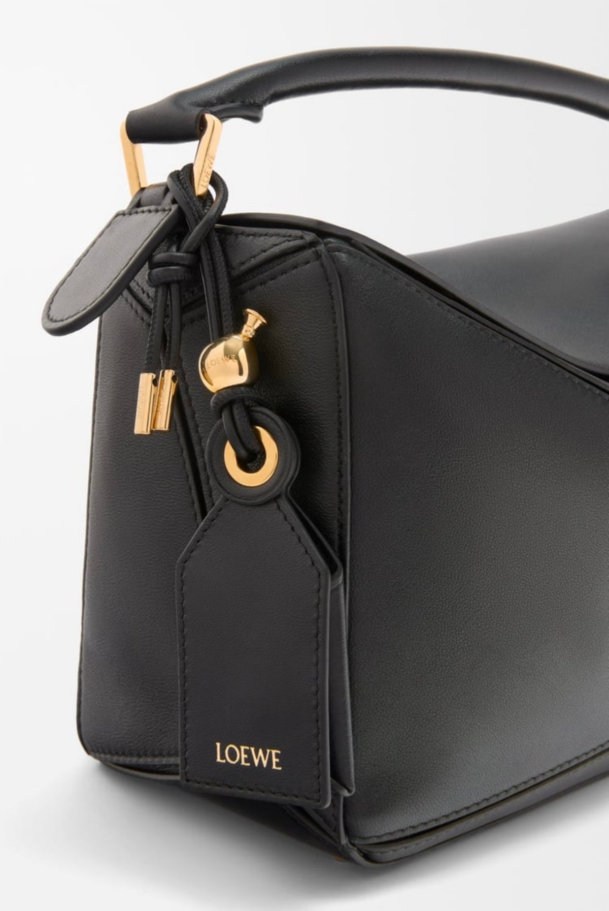 Loewe puzzle bag,Loewe puzzle black bag,Loewe puzzle bag small,Loewe small featherlight puzzle bag,Loewe bag,Loewe Lambskin p