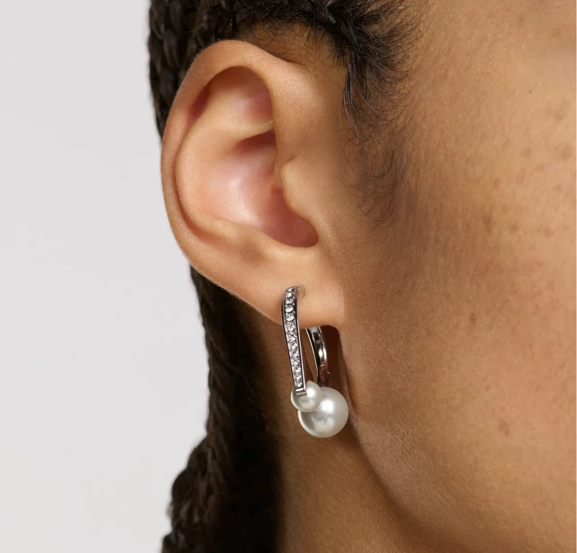 Dior medium tribales new look earrings,Dior pearls earrings,Dior pearls earrings silver metal,Dior earrings,Dior earrings on