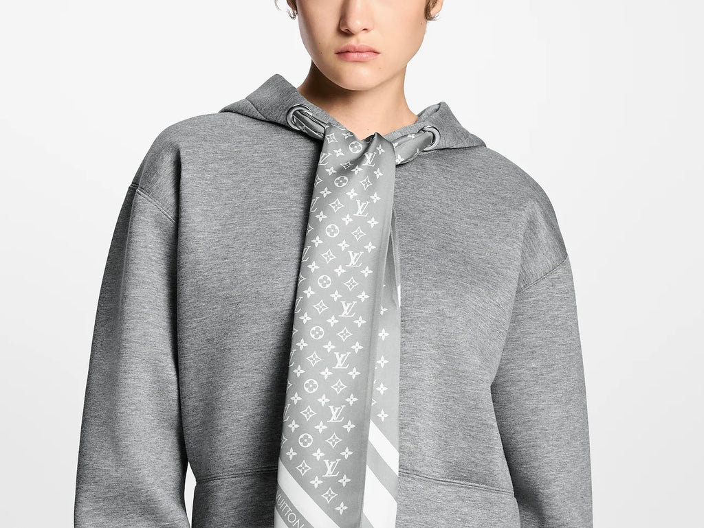 Winniemodo,Winnie modo,Louis Vuitton 1AIR60,LV 1AIR60,Louis Vuitton cropped monogram scarf hoodie,LV monogram scarf hoodie,Lo